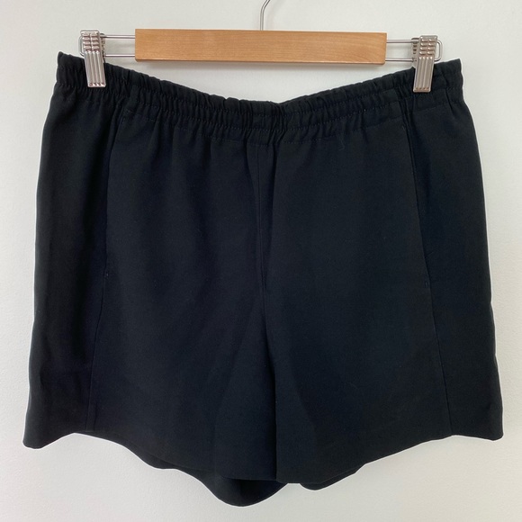 Babaton by Aritzia crepe shorts size large - Picture 2 of 5